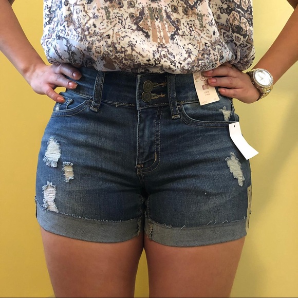 NWT  Distressed Midi Stretch Short - Picture 2 of 4